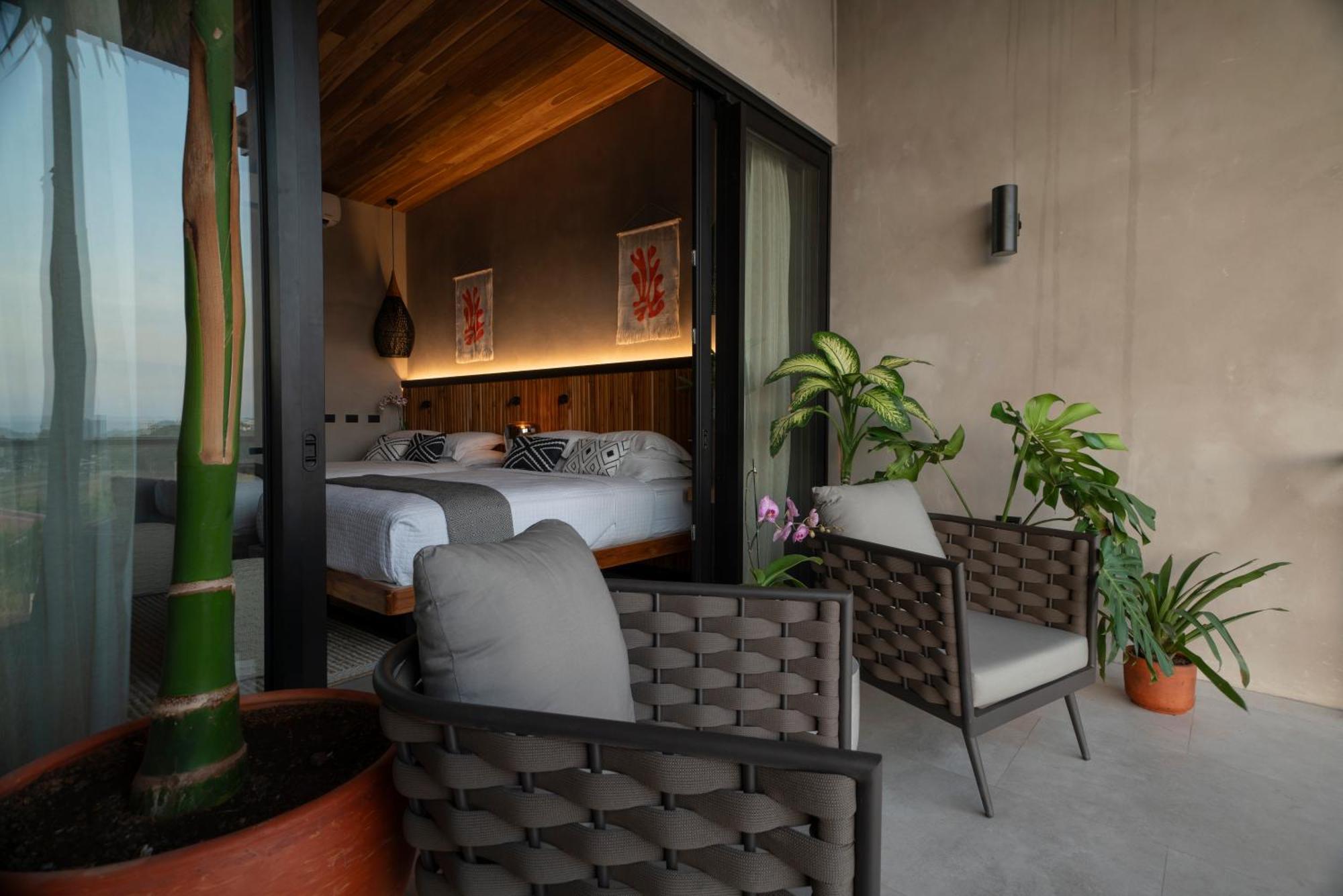 Surf Synergy All-Inclusive Surf Retreat Jaco Exterior photo